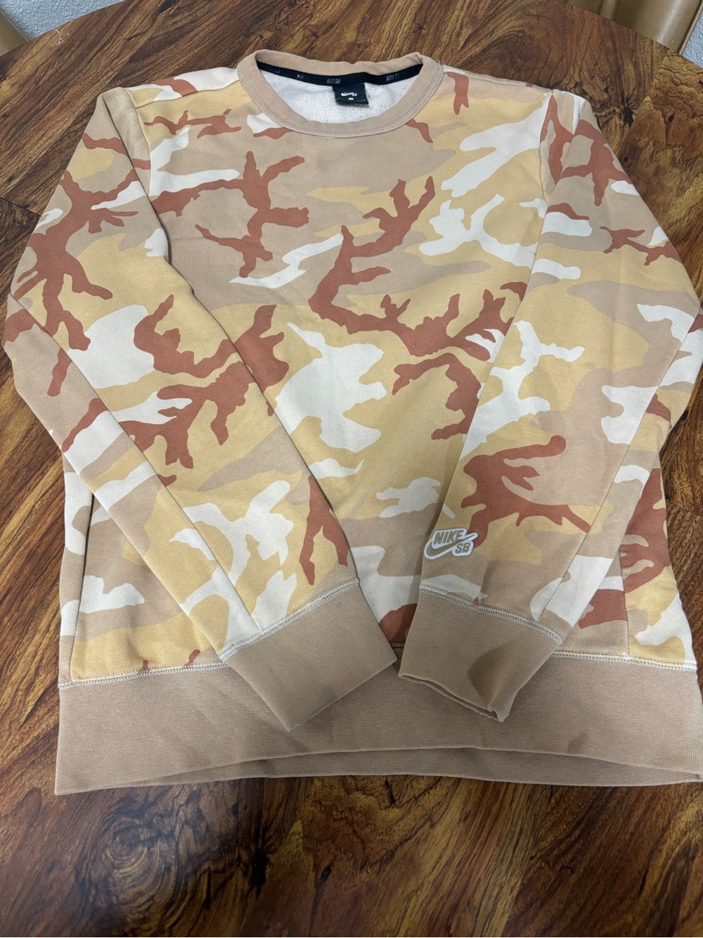 Vintage Nike SB Men’s Desert Camo Crewneck Swestshirt